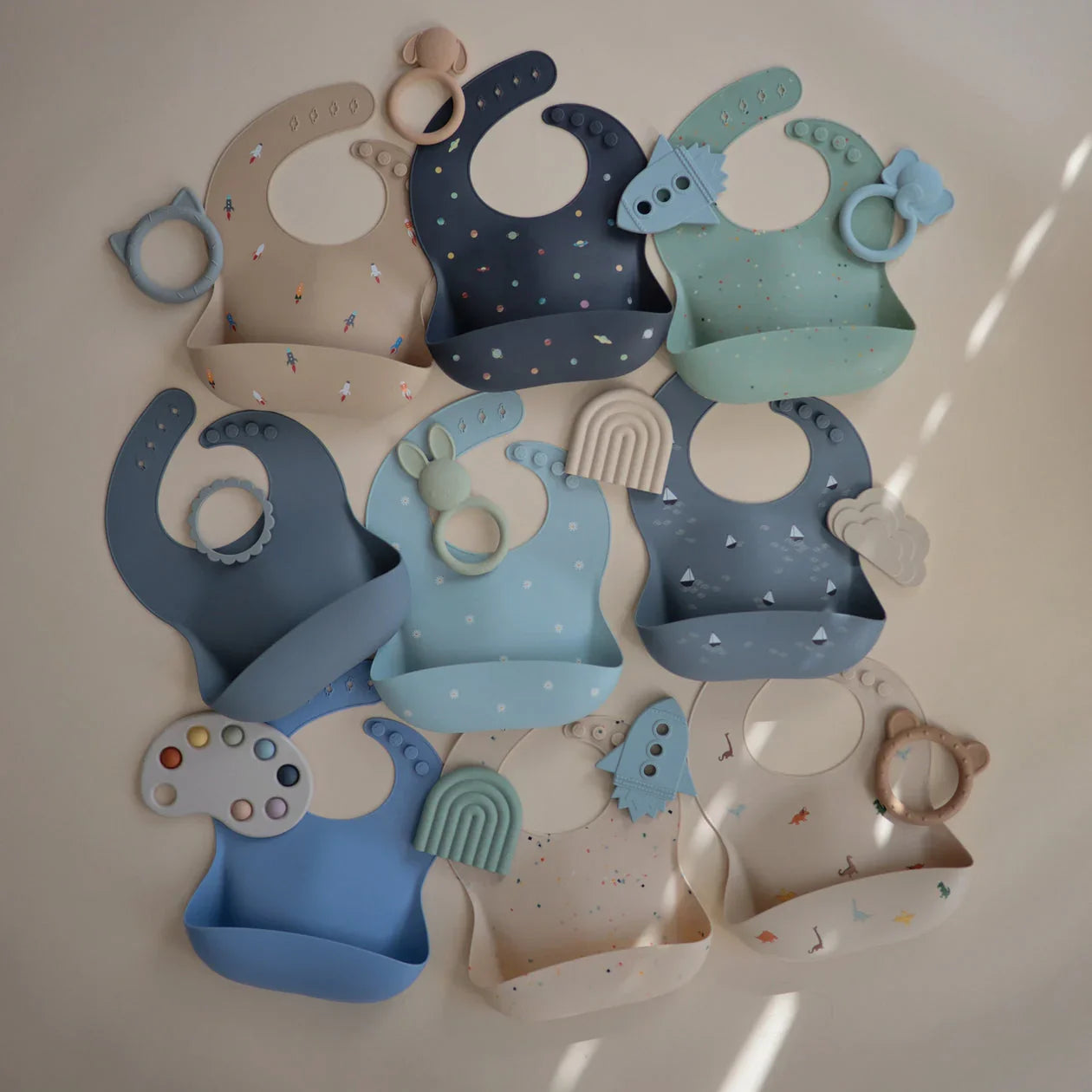 Mushie Mushie - Silicone Bib Retro Cars (Blue) Bib
