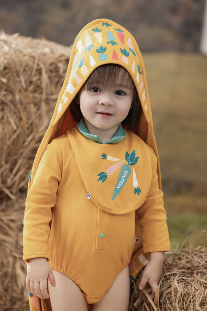 Vauva FW23 - Baby Boy Carrot Pattern Cotton Bib (Yellow)