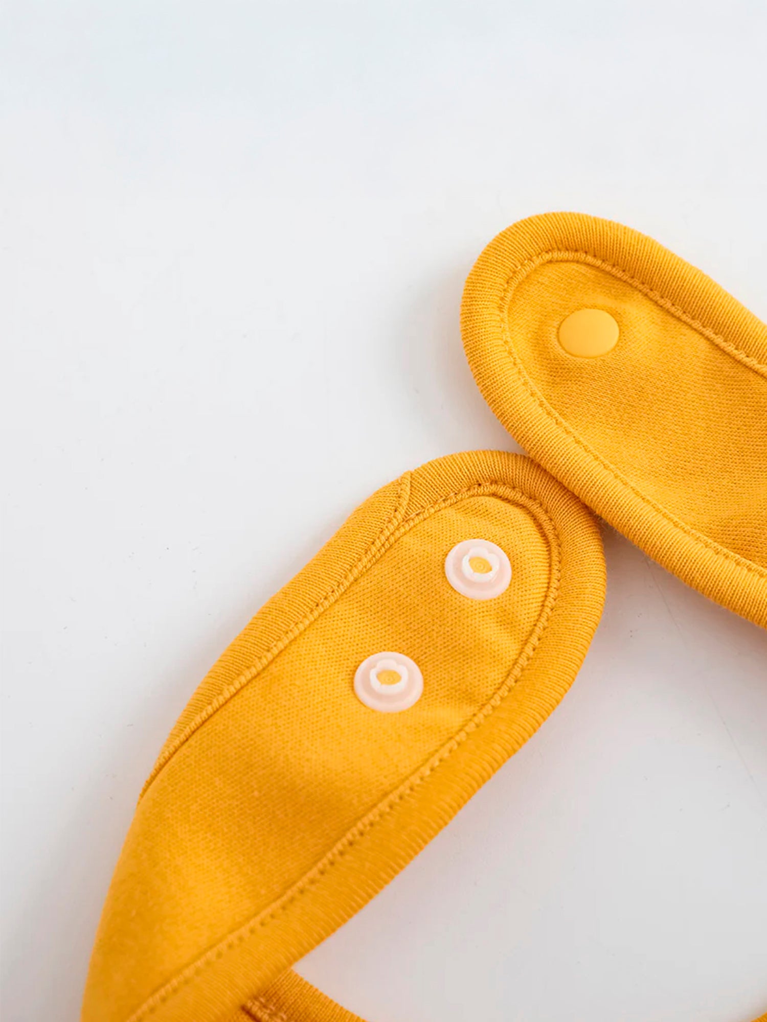 VAUVA Vauva FW23 - Baby Boy Carrot Pattern Cotton Bib (Yellow) Bib