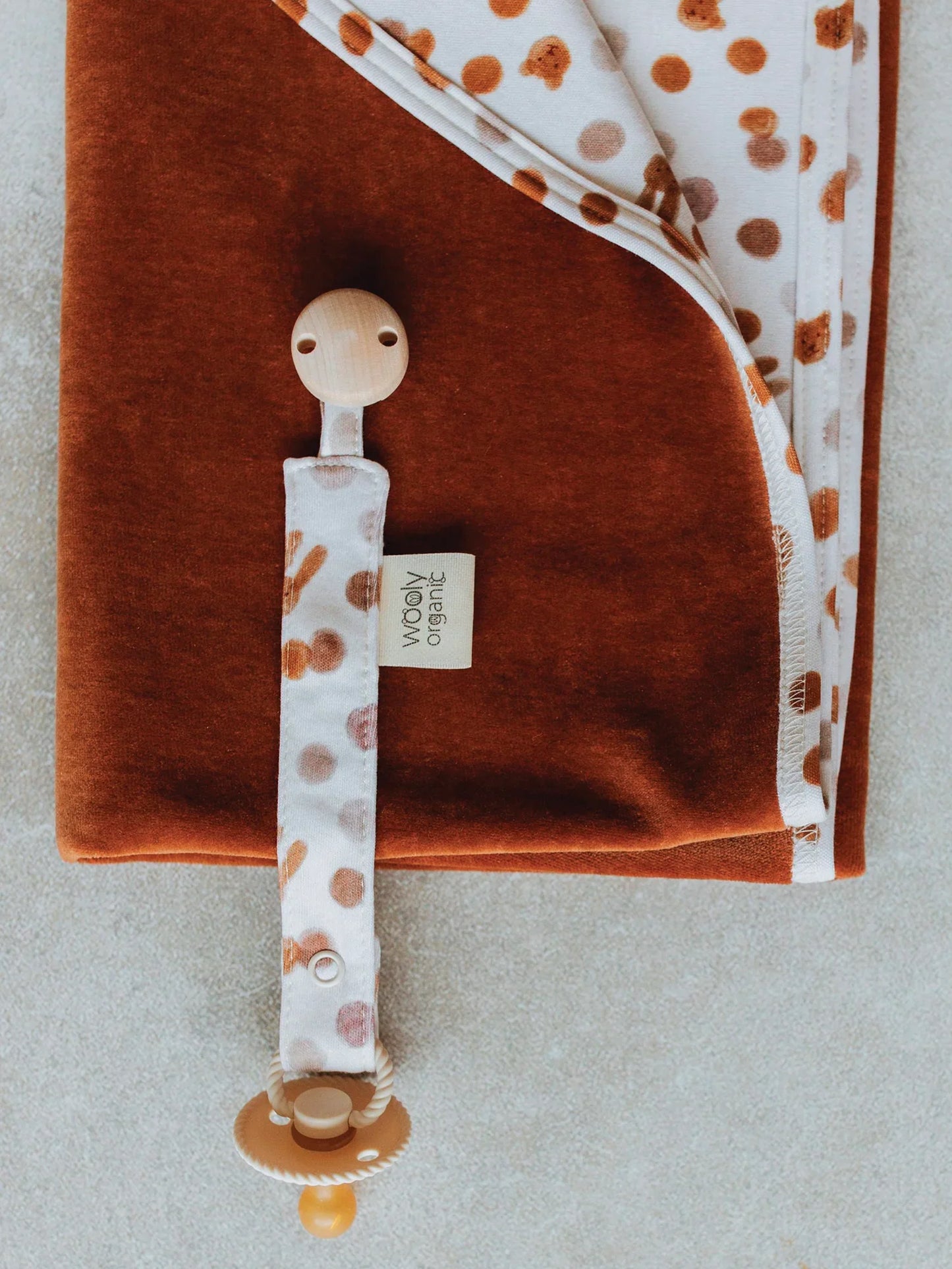 Speckled Pacifier Clip with Wooden Clasp