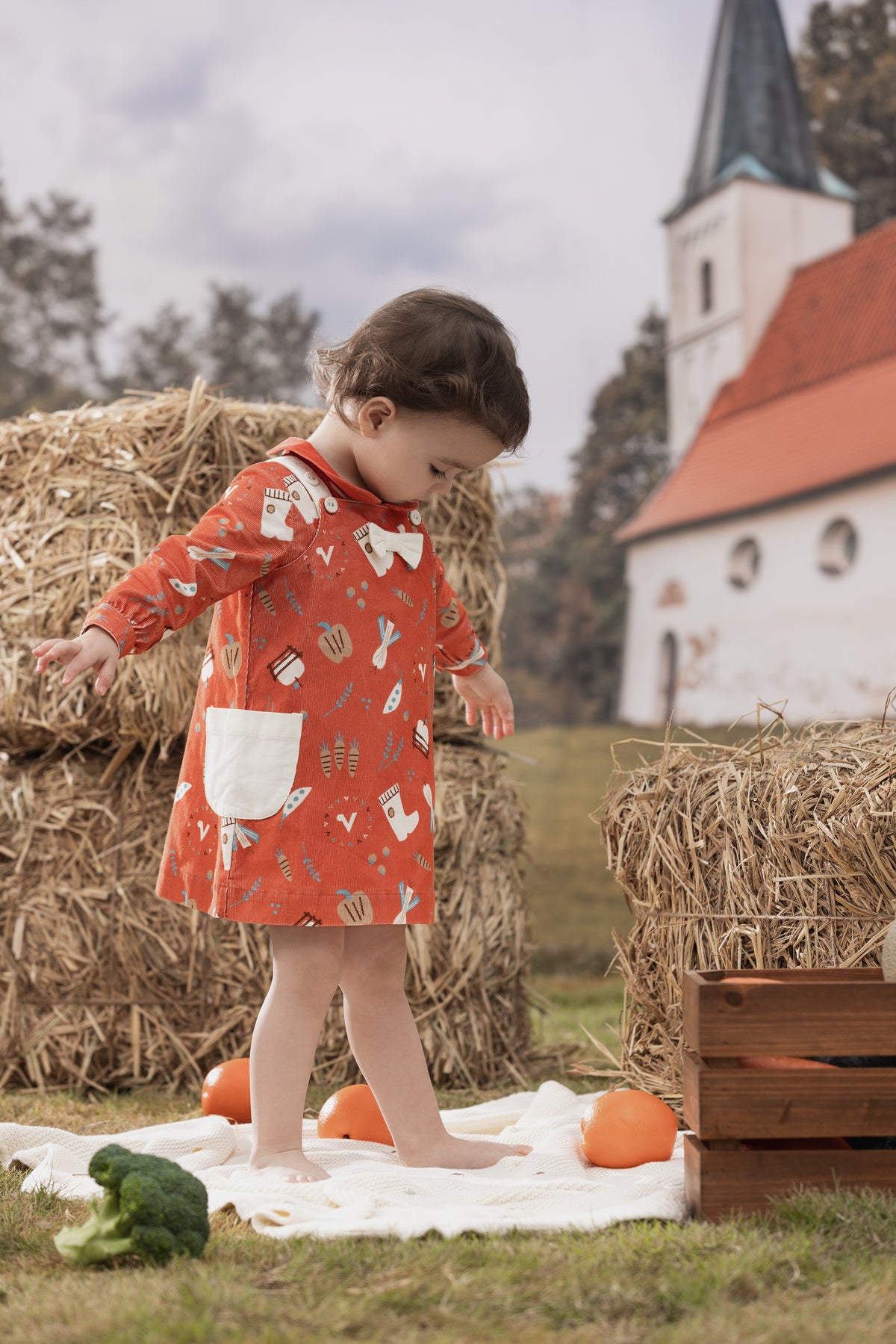 Vauva FW23 - Baby Girls Happy Farm Doll Collar Dress (Red) model side