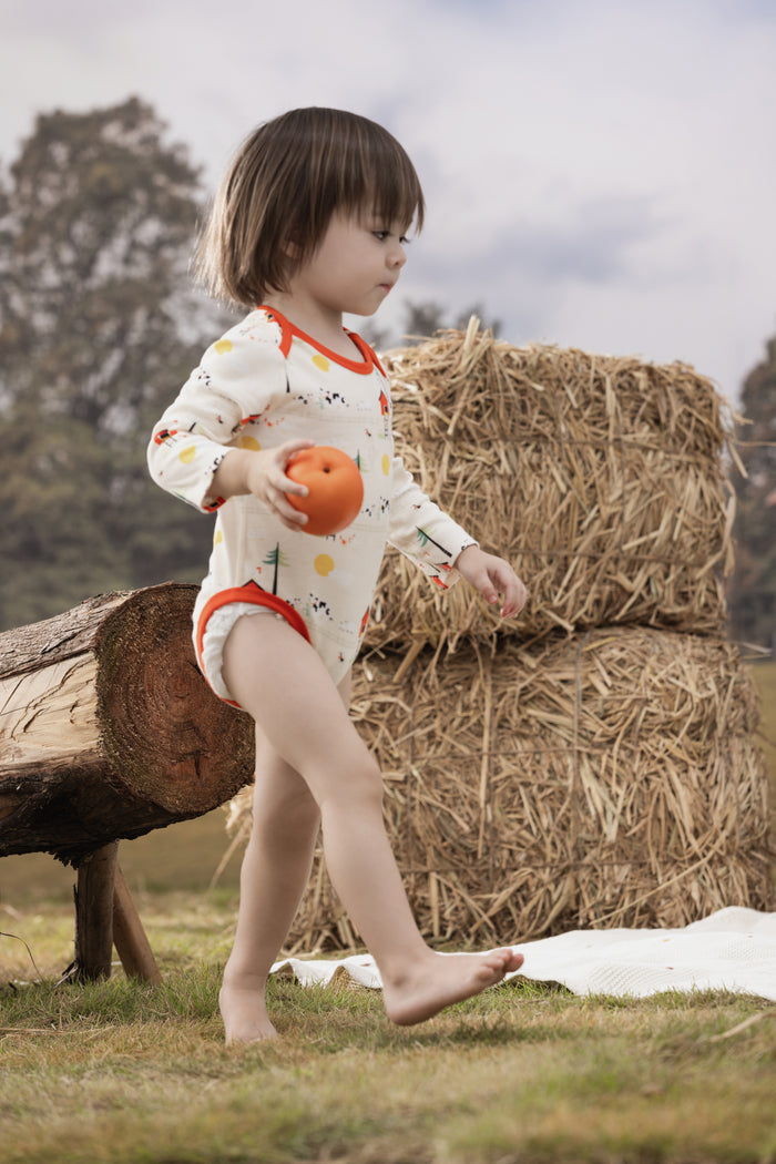 Vauva FW23 - Baby Unisex Nordic Style Print Cotton Long Sleeve Bodysuit (Red) model side