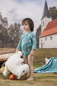 Vauva x Moomin FW23 - Baby Boys Moomin All Over Print Cotton Long Sleeve Bodysuit (Green) model front
