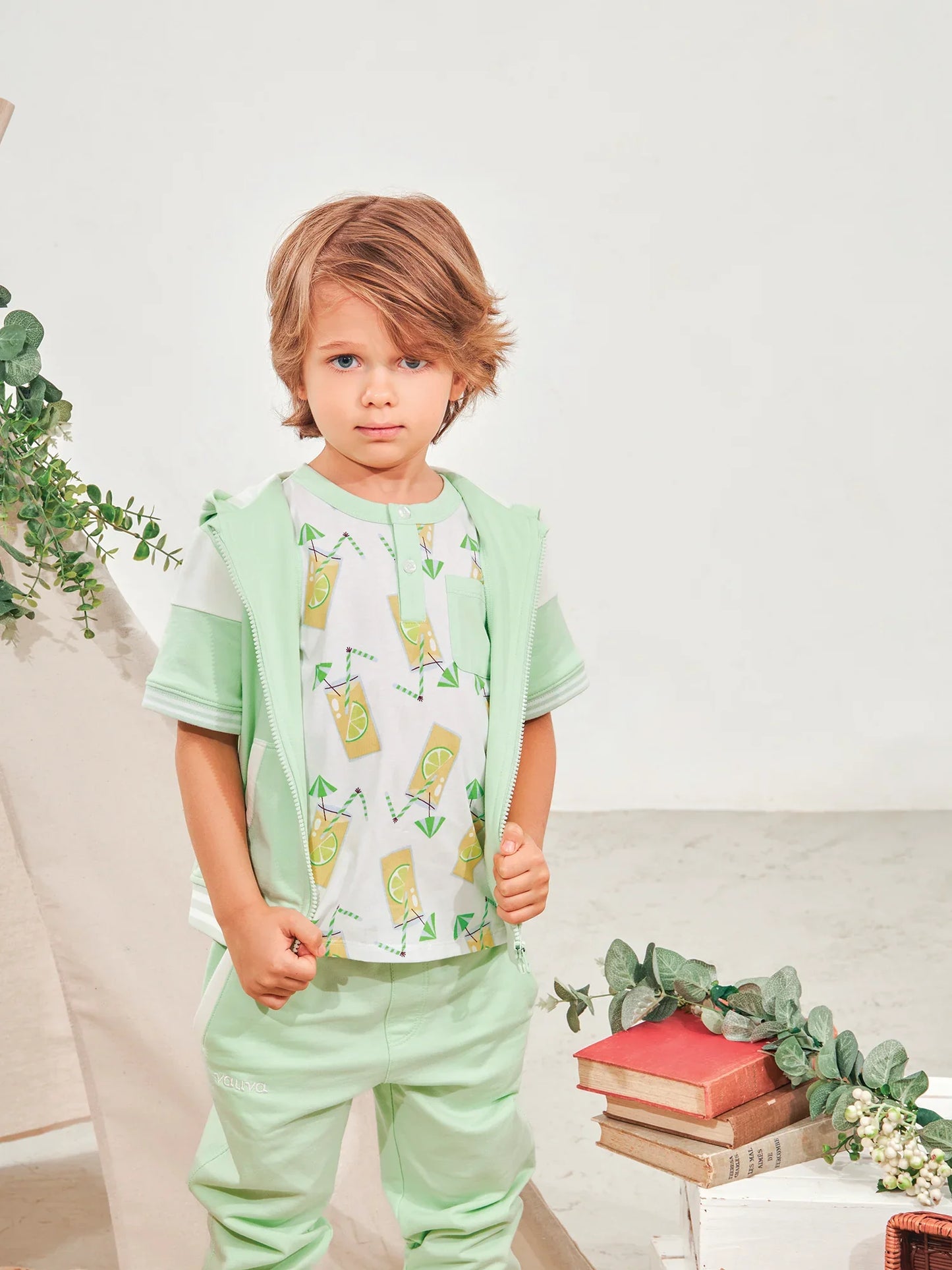Kid Short Sleeve Logo Embroidery Zipped Hoodie