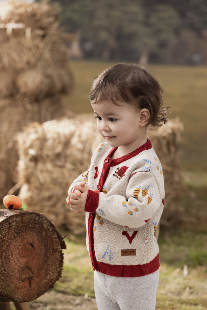 Vauva FW23 - Baby Girls Farm Jacquard Cotton Cashmere Jacket (White)-model image side