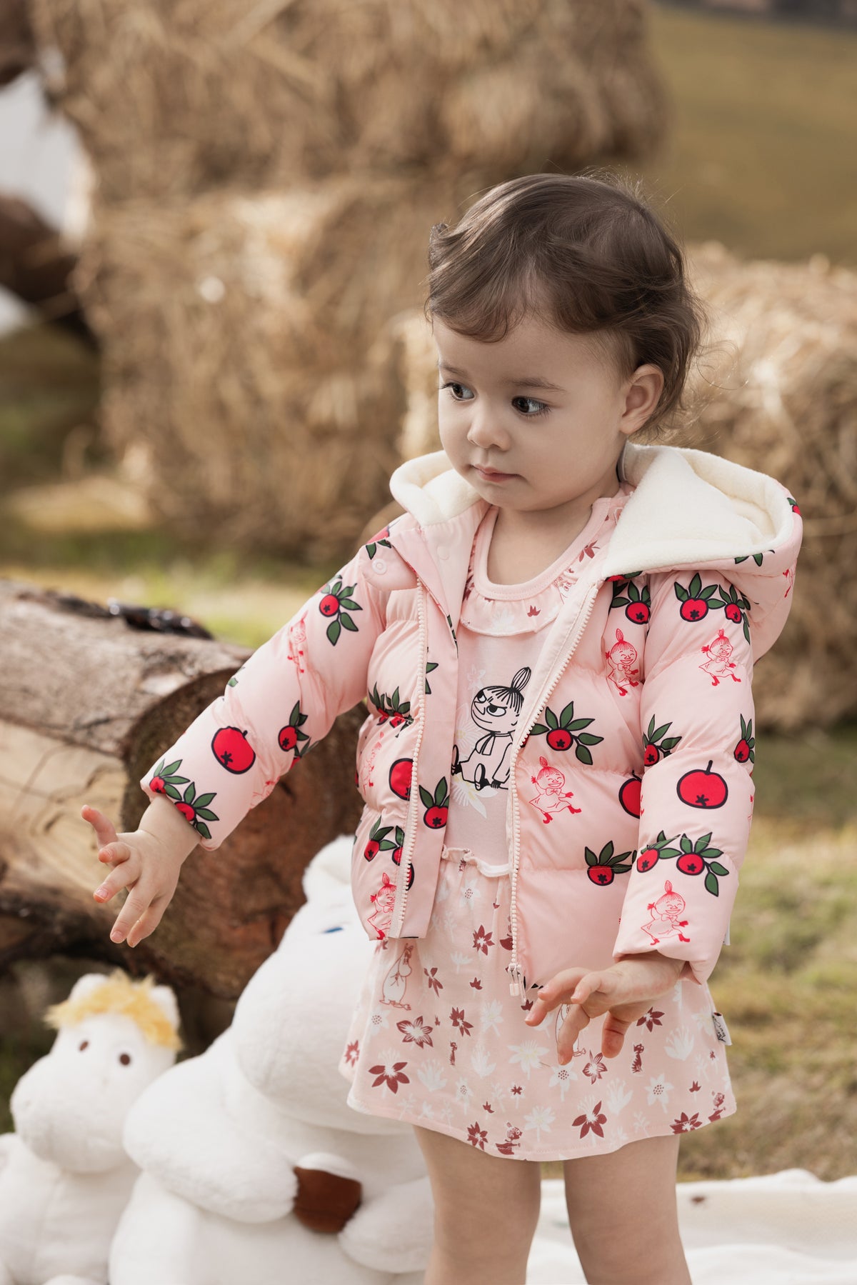 Vauva x Moomin FW23 - Baby Girls Moomin All Over Print Padded Coat with Hood (Pink) model front