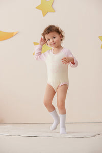 Vauva x Le Petit Prince - Baby Logo Print Longsleeve Bodysuit (Pink) model image front -02