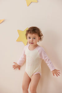 Vauva x Le Petit Prince - Baby Logo Print Longsleeve Bodysuit (Pink) model image front