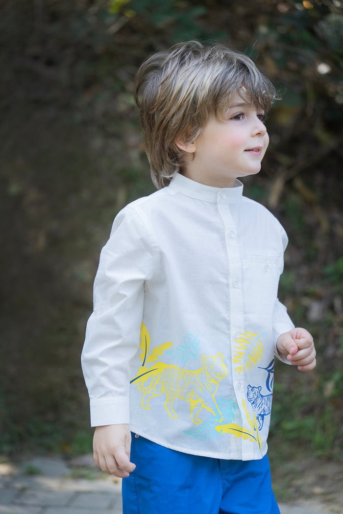 Vauva SS23 Safari - Boys Forest Print Cotton Long Sleeve Shirt-model image side