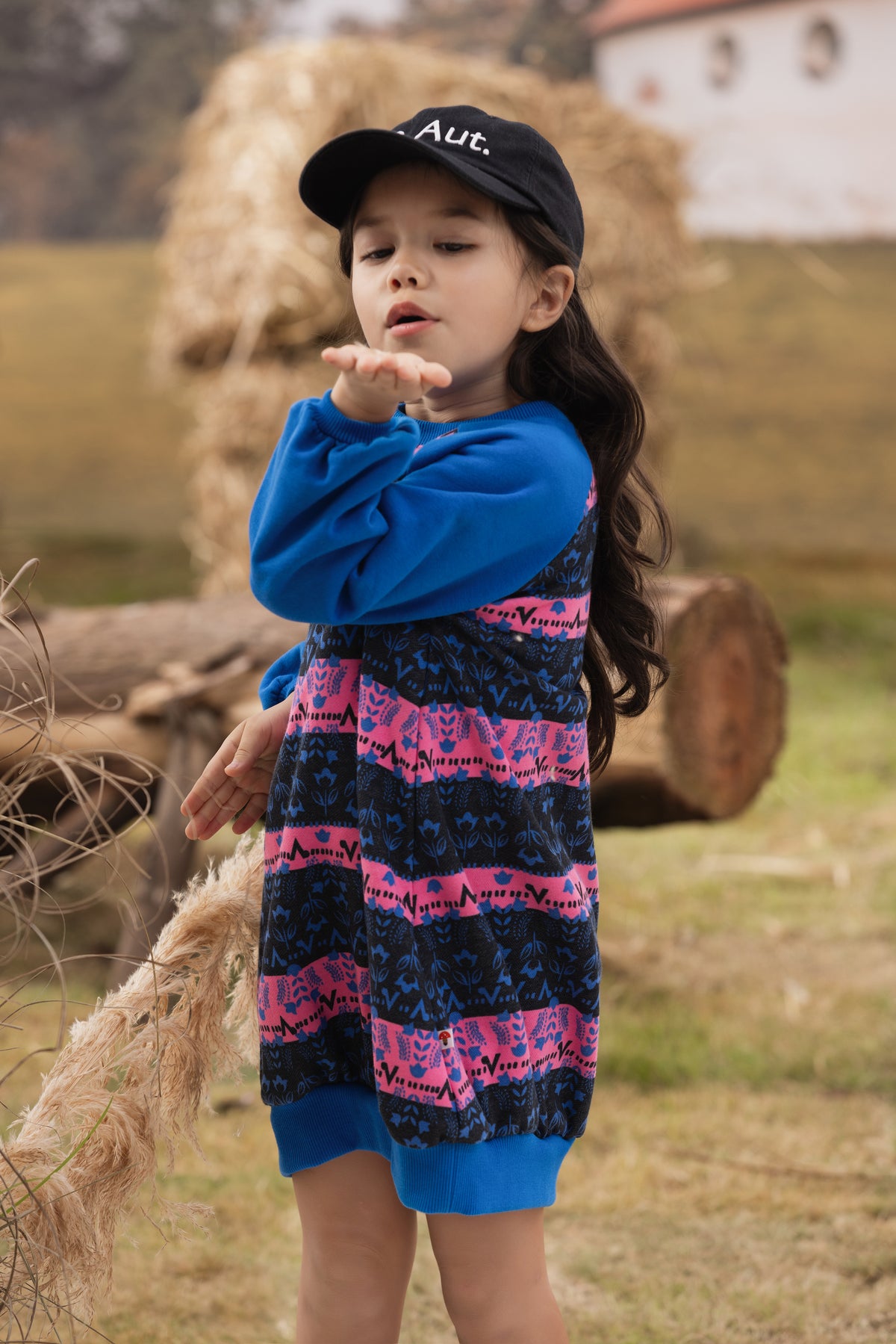 Vauva FW23 - Girls Organic Cotton Long Sweatshirt (Royal Blue) model front -02