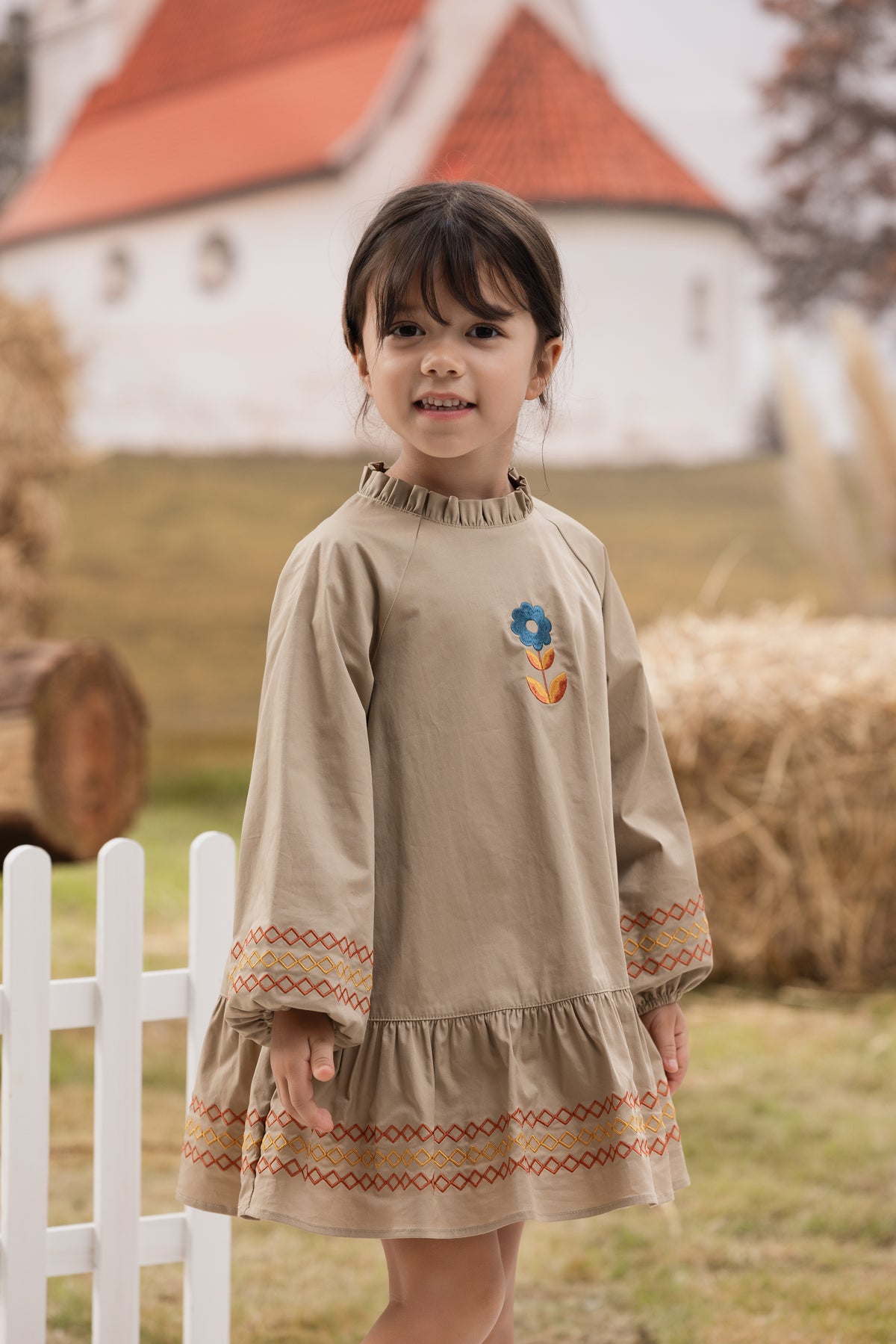 Vauva FW23 - Girls Fungus Collar Embroidered Dress-model image front