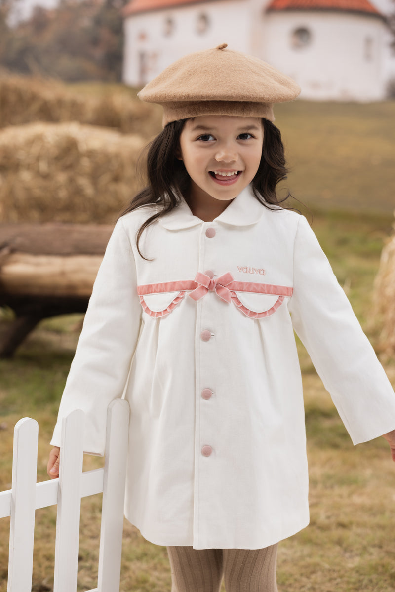 Vauva FW23 - Girls Embroidered Logo Quilted Coat (White)-model image front