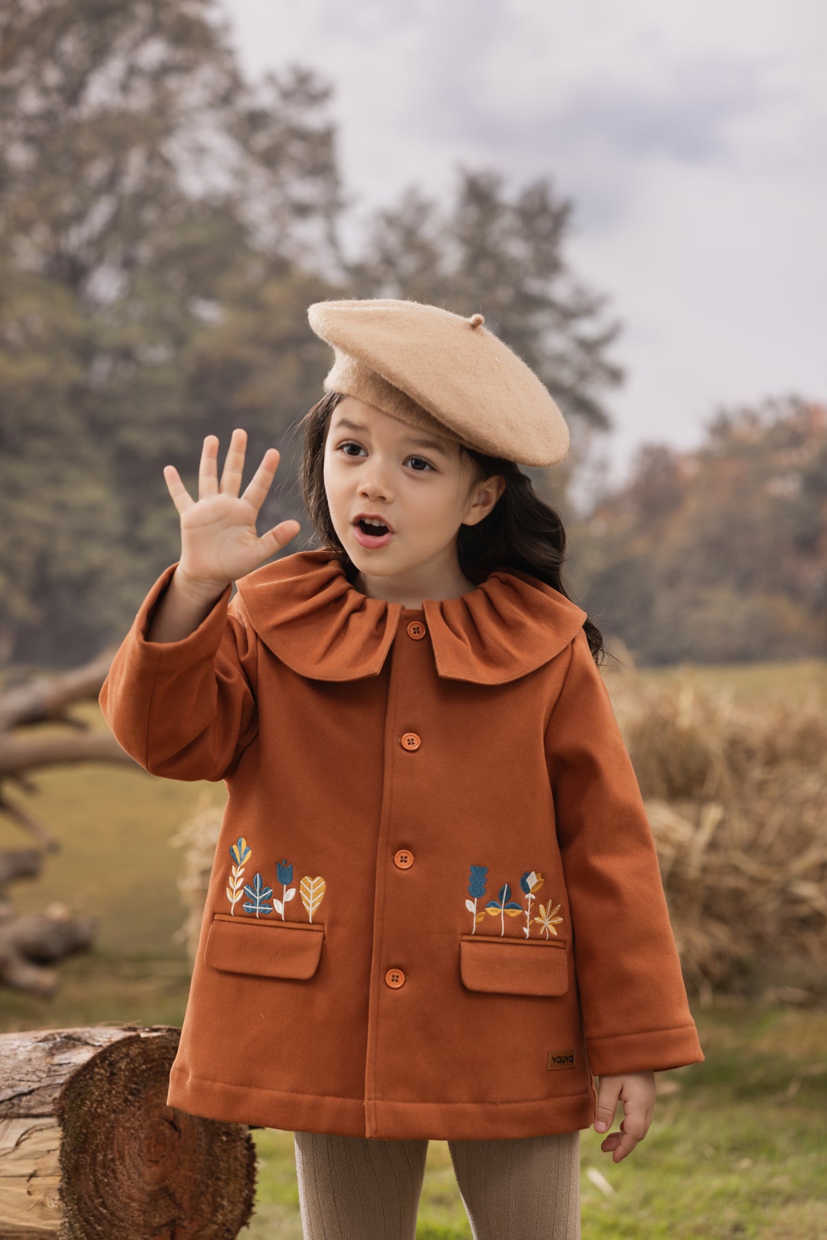 Vauva FW23 - Girls Ruffle Collar Embroidered Coat (Brown) model front -03