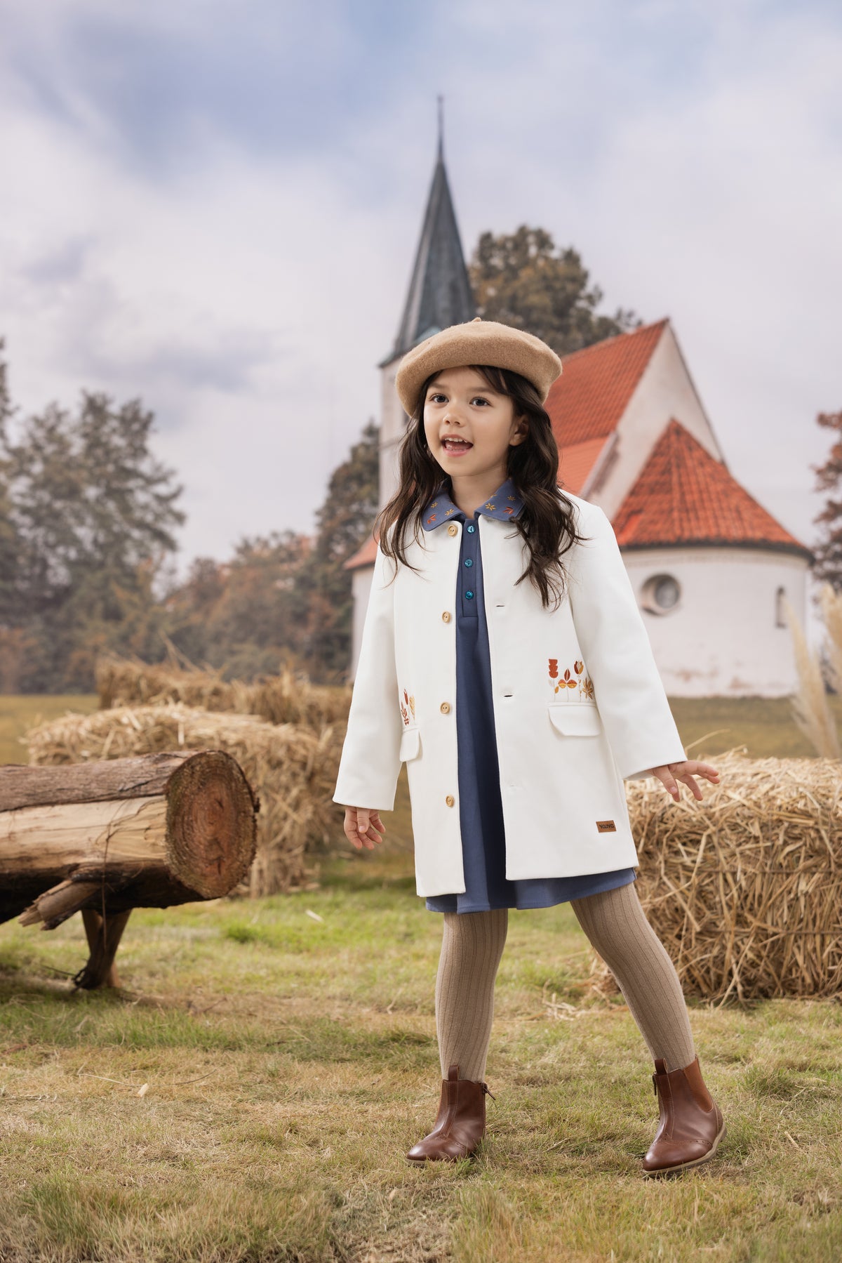 Vauva FW23 - Girls Embroidered Twill Cotton Coat (White) model front