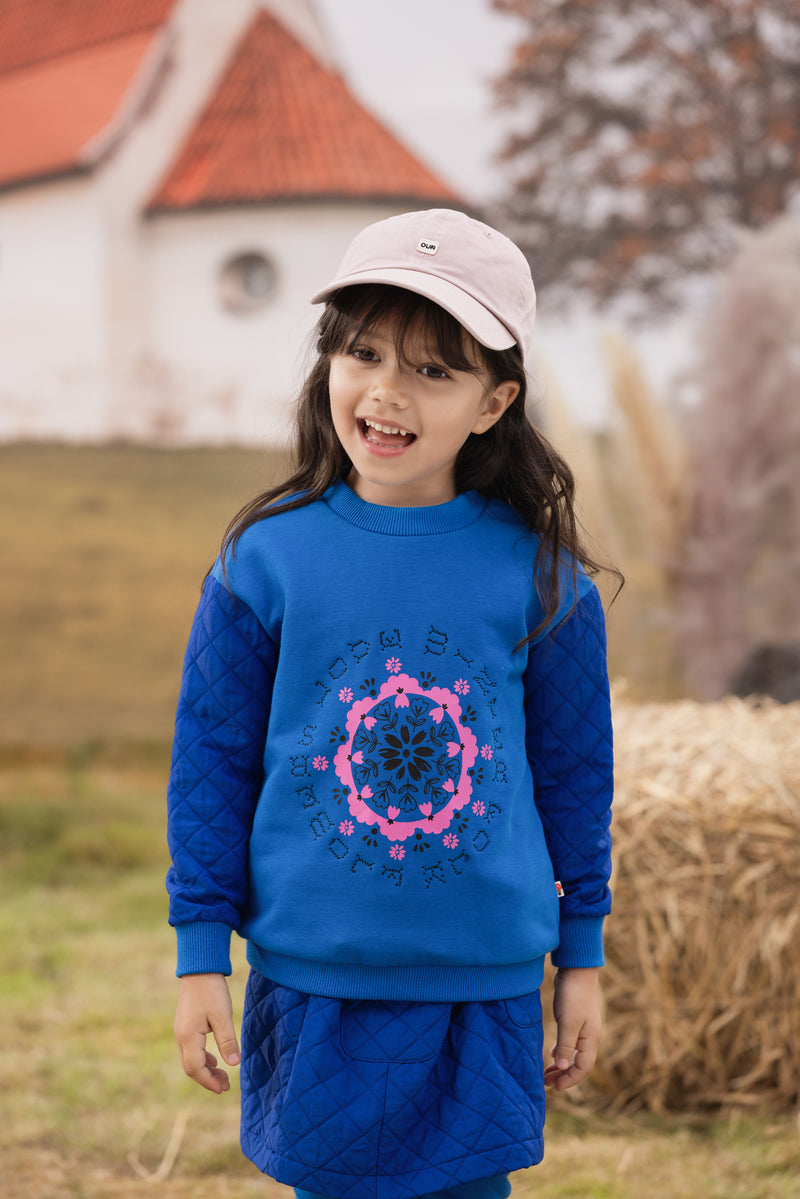 Vauva FW23 - Girls Organic Cotton Sweater (Blue) model front -02