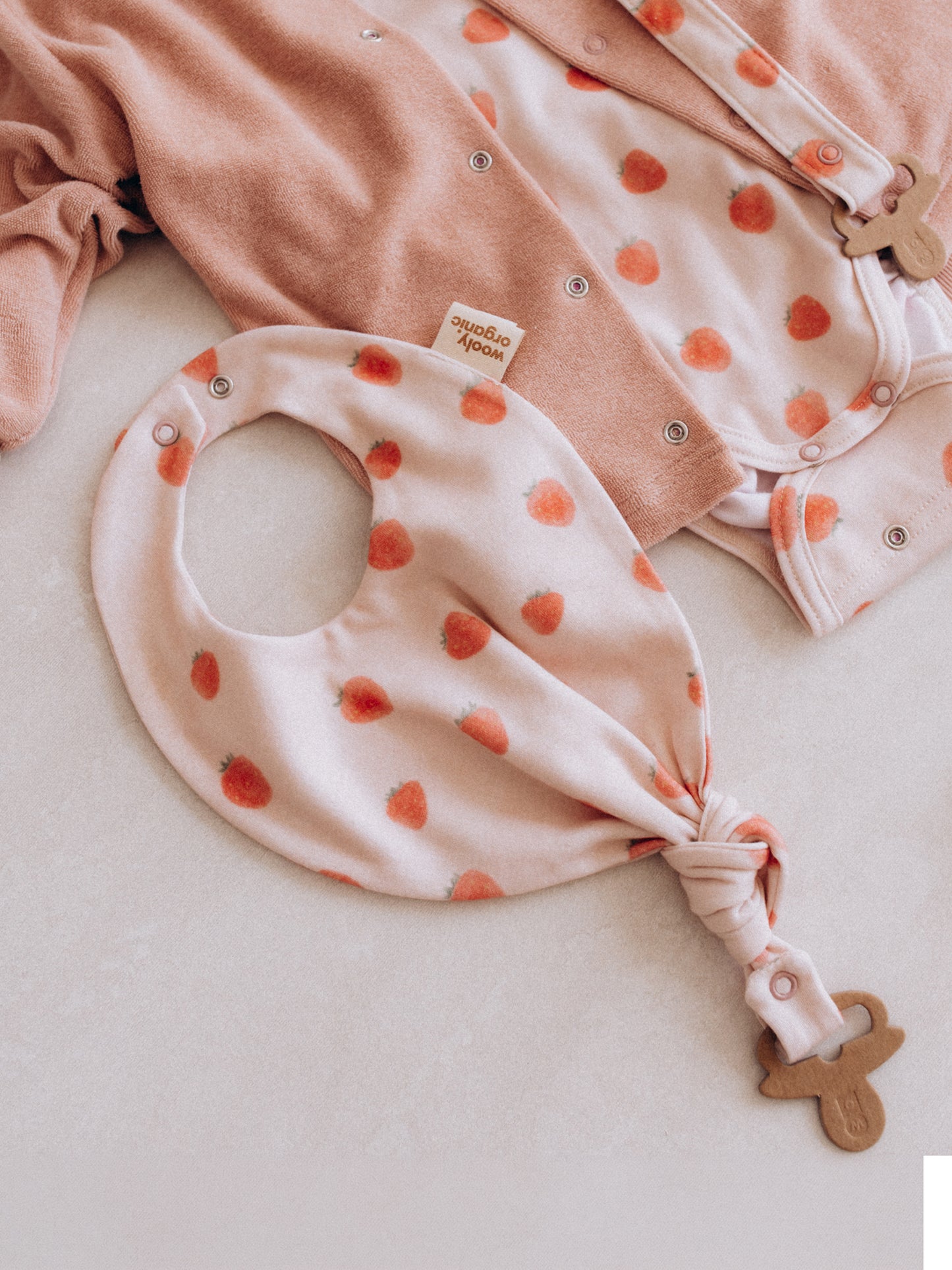 Bib With Pacifier Clip (GOTS)