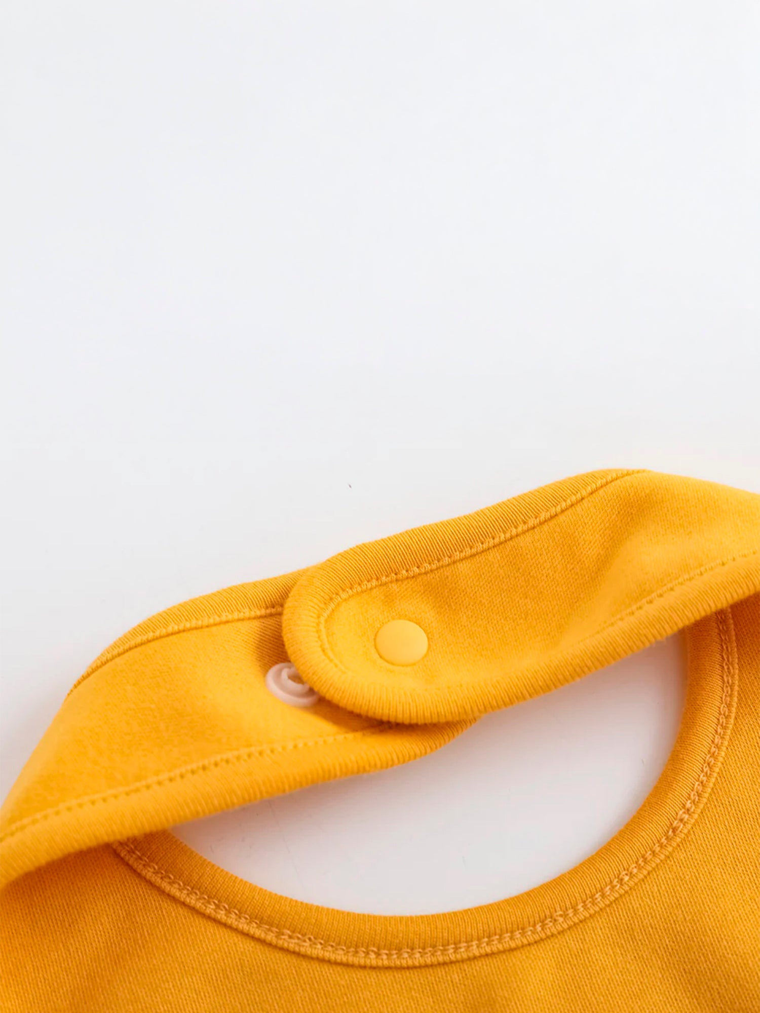 VAUVA Vauva FW23 - Baby Boy Carrot Pattern Cotton Bib (Yellow) Bib