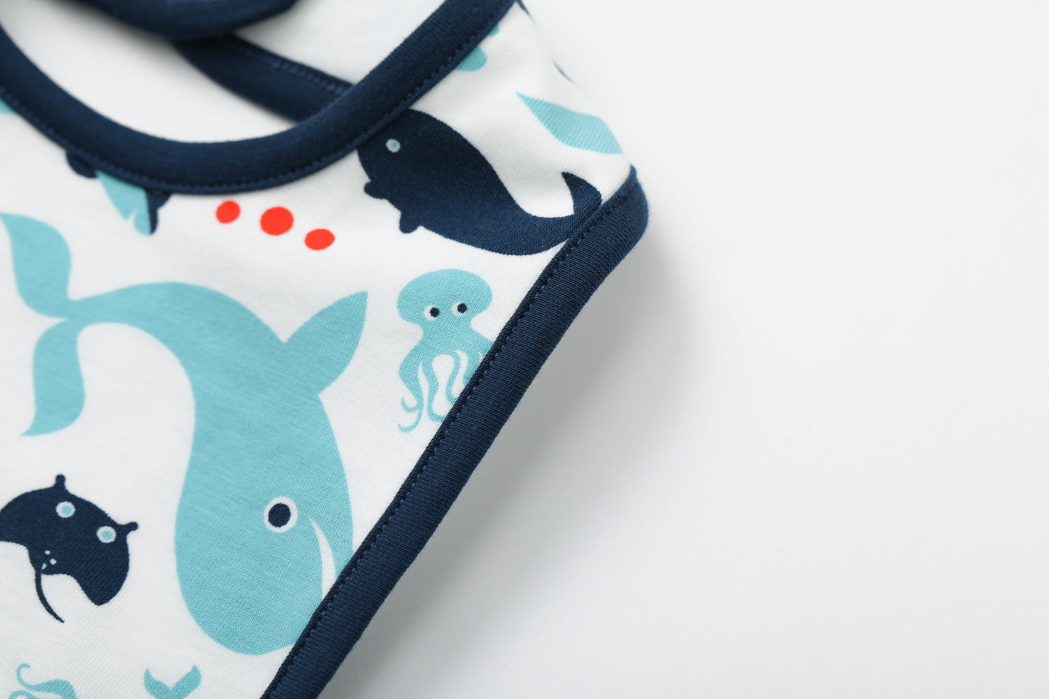 VAUVA Vauva SS24 - Baby Boy Whale Printed Bib Bib