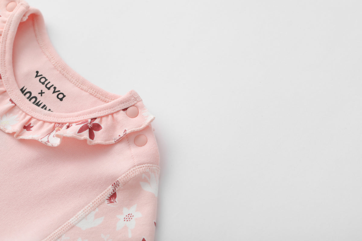 Vauva x Moomin FW23 - Baby Girls Moomin Print Cotton Long Sleeve Bodysuit (Pink)