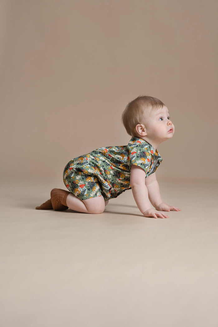 Vauva SS23 Safari - Baby Boys Shorts Sleeve Romper-model image side